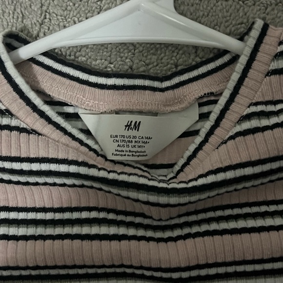 Used H&M shirt still in good condition - Picture 3 of 4
